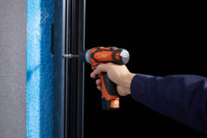 11 Mounting screws