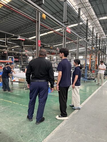 Boswindor with Customers 2 rotated