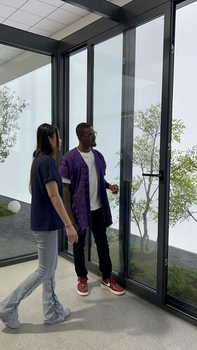Boswindor with Customers 3 rotated